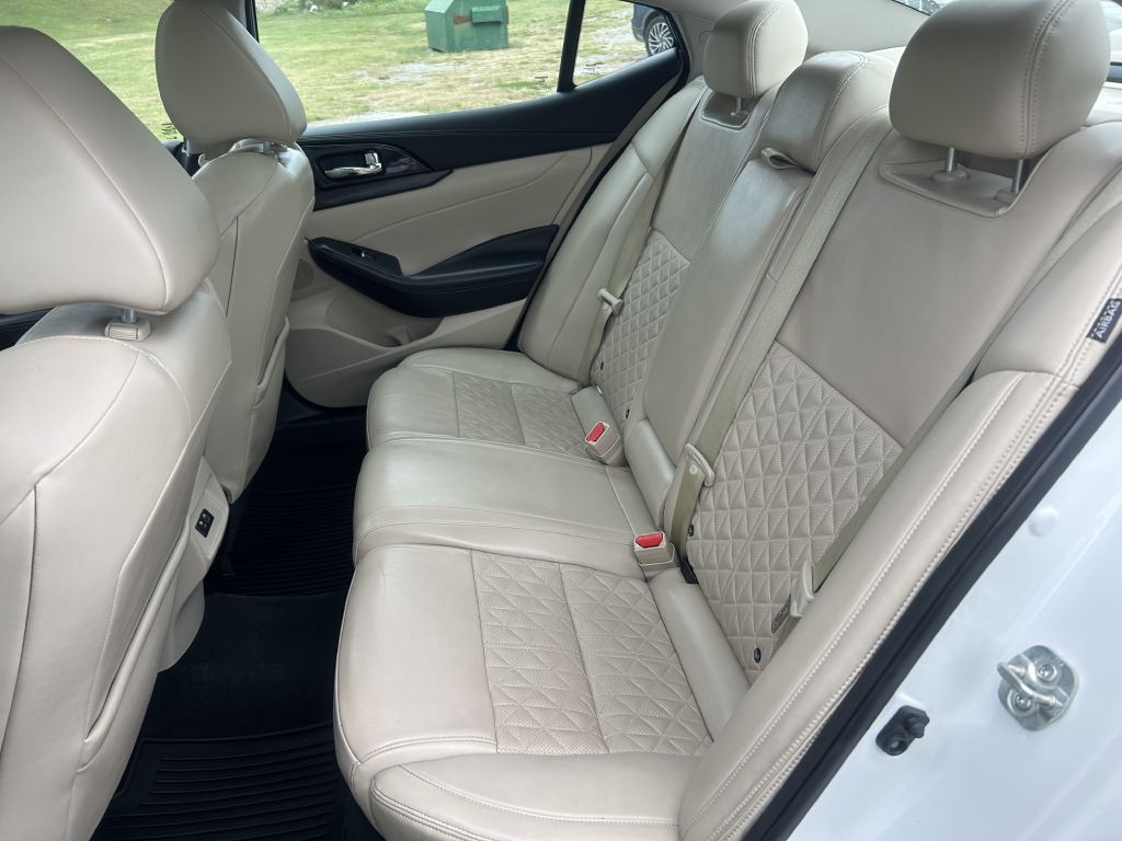 2019 Nissan Maxima Image 12