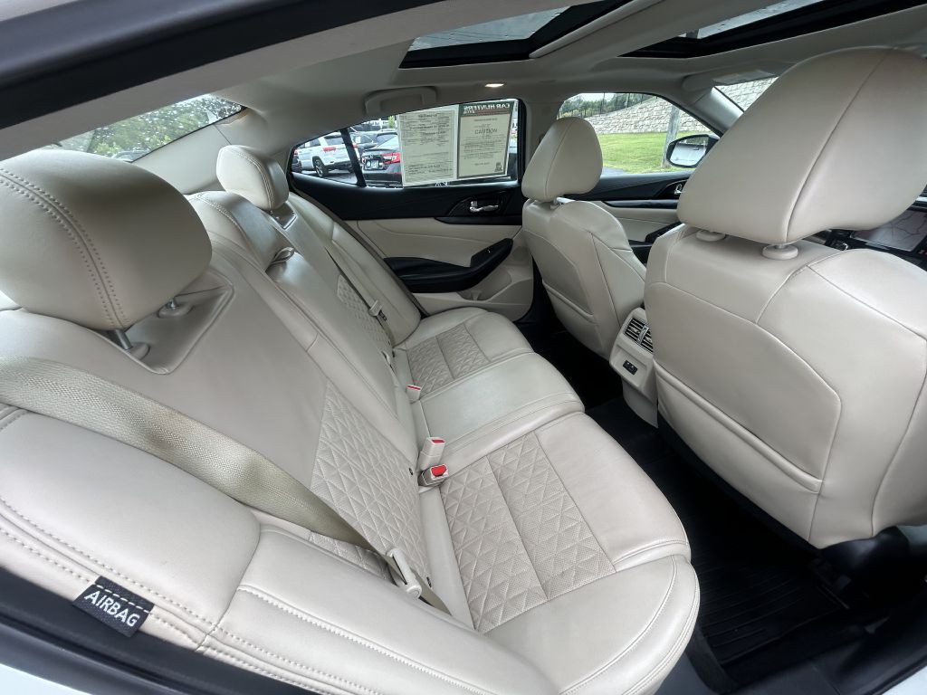 2019 Nissan Maxima Image 15