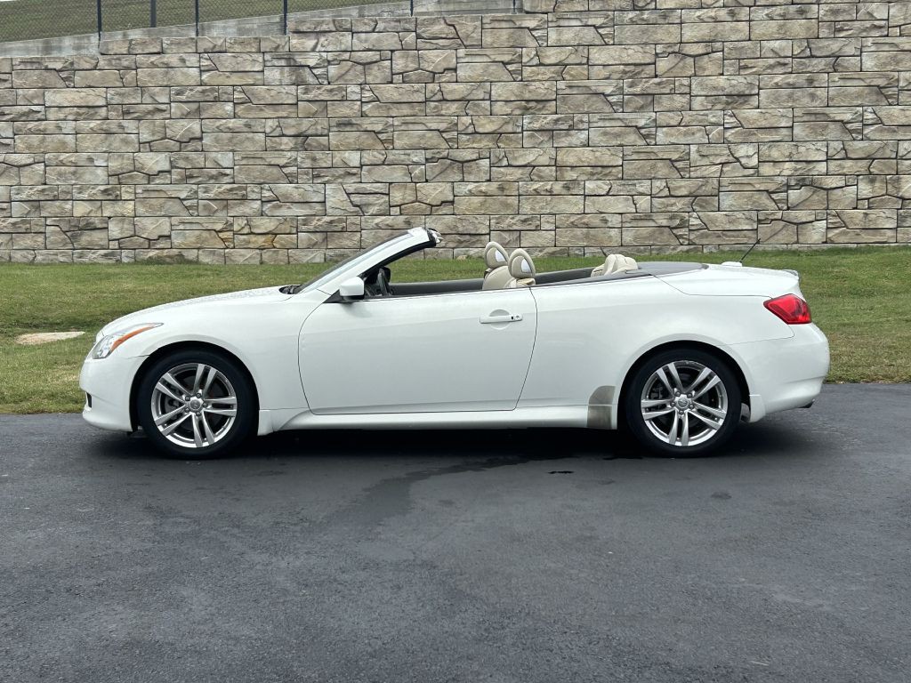 2010 INFINITI G37 Image 3