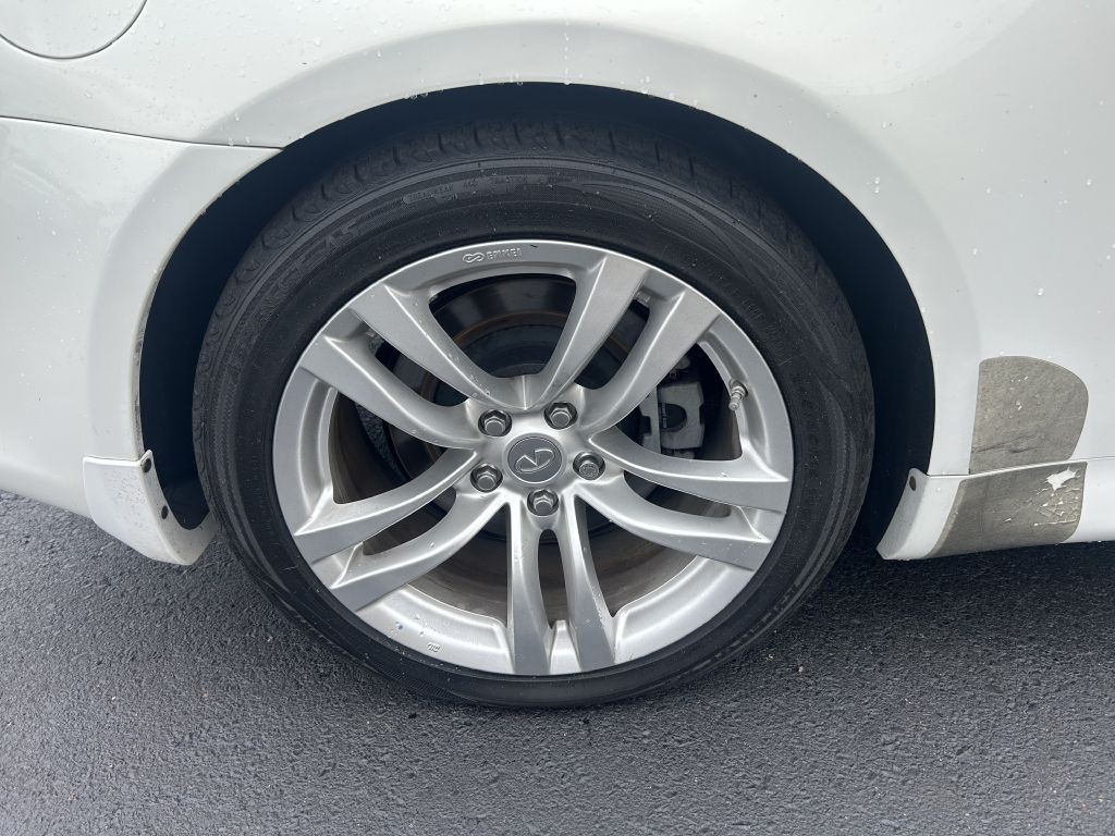 2010 INFINITI G37 Image 9