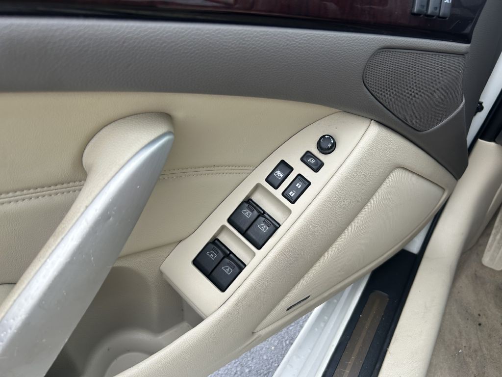 2010 INFINITI G37 Image 10