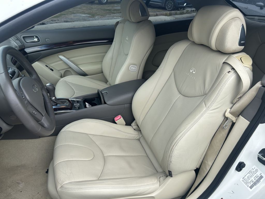 2010 INFINITI G37 Image 11