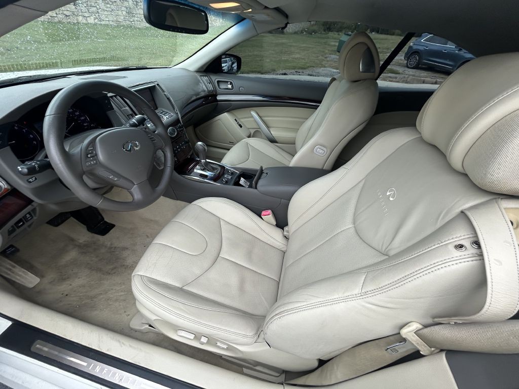 2010 INFINITI G37 Image 12