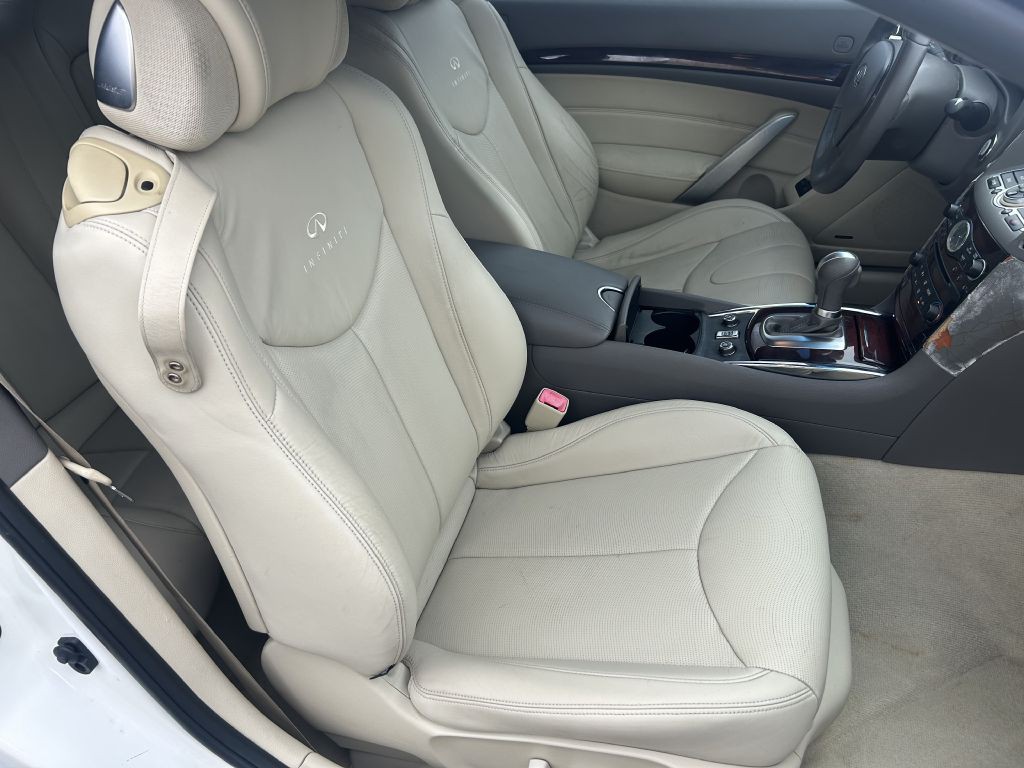 2010 INFINITI G37 Image 16