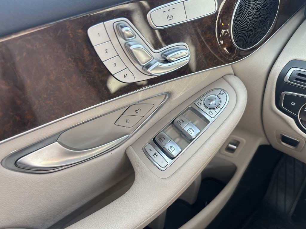 2017 Mercedes-Benz GLC-Class Image 7