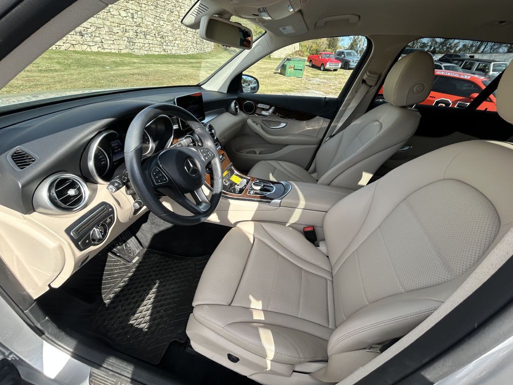 2017 Mercedes-Benz GLC-Class Image 9