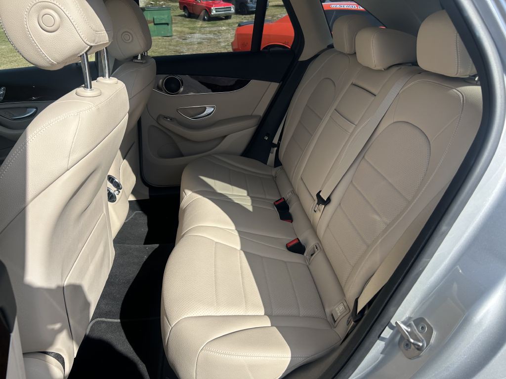 2017 Mercedes-Benz GLC-Class Image 11