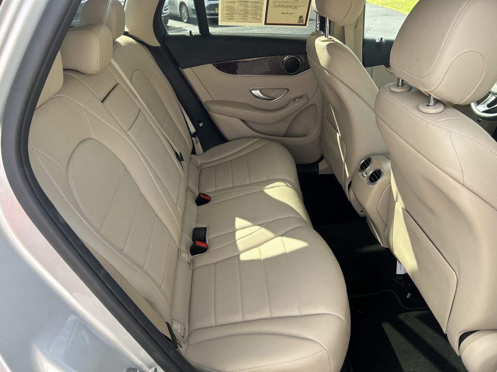 2017 Mercedes-Benz GLC-Class Image 12