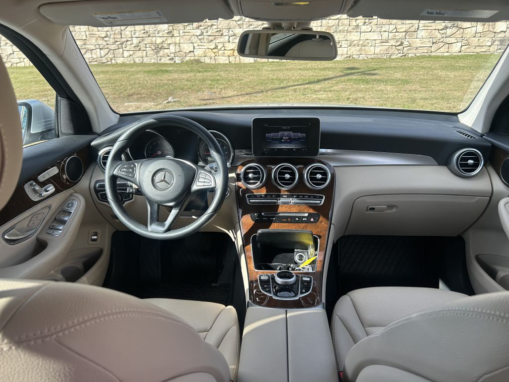 2017 Mercedes-Benz GLC-Class Image 14