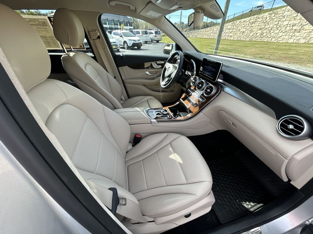2017 Mercedes-Benz GLC-Class Image 19