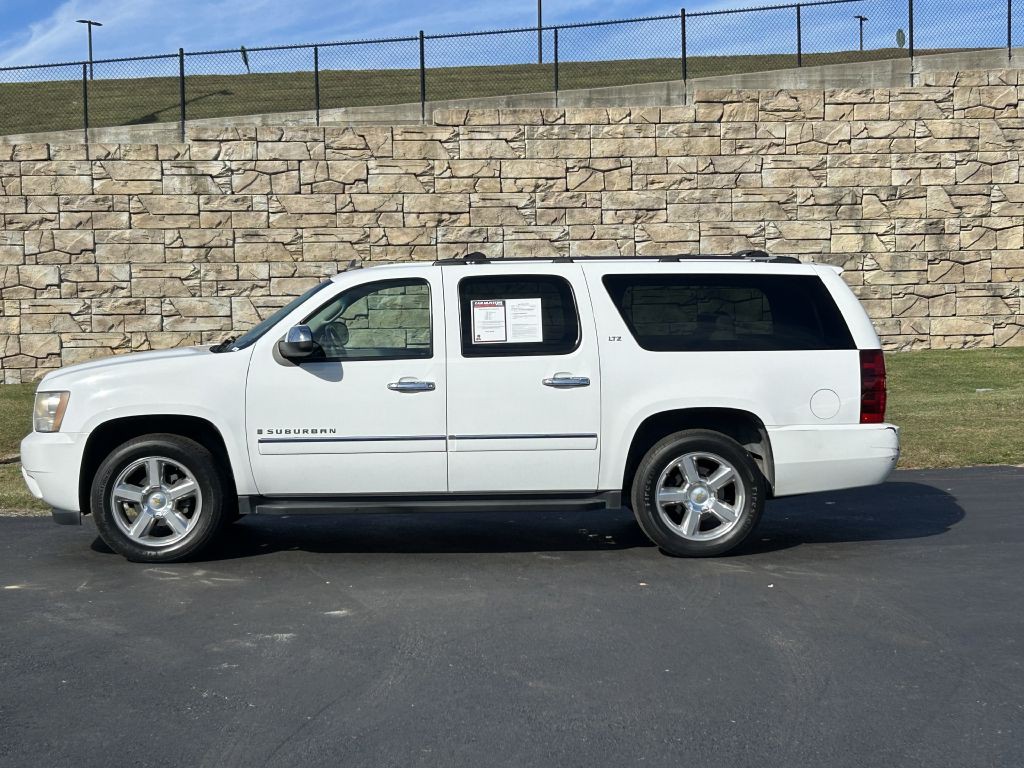 2009 Chevrolet Suburban Image 2