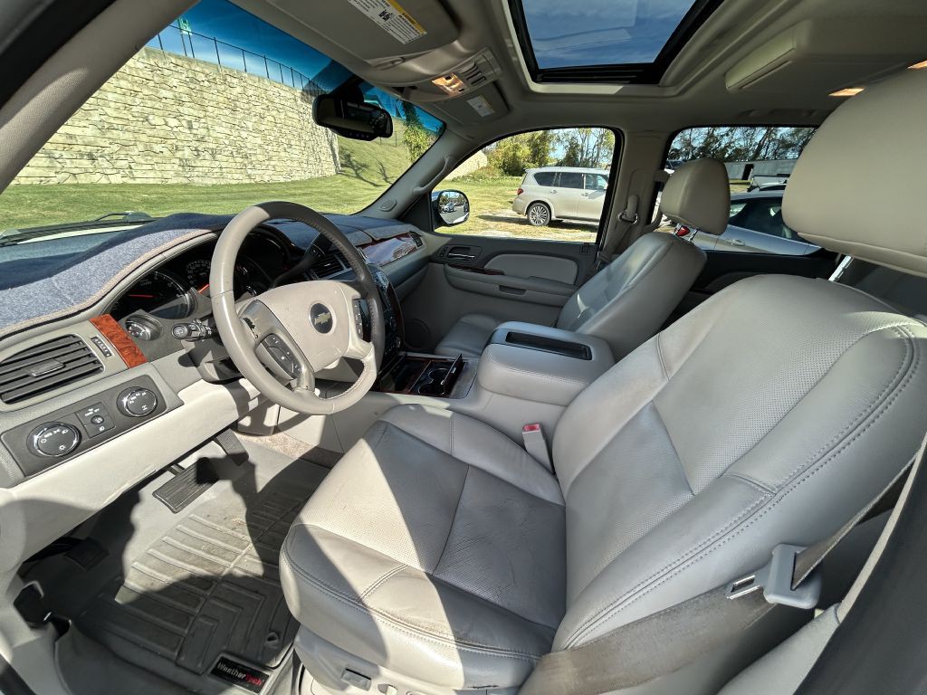 2009 Chevrolet Suburban Image 10