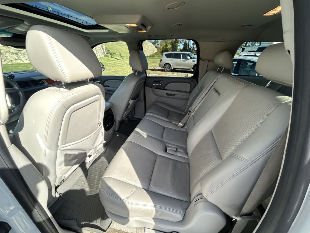 2009 Chevrolet Suburban Image 11