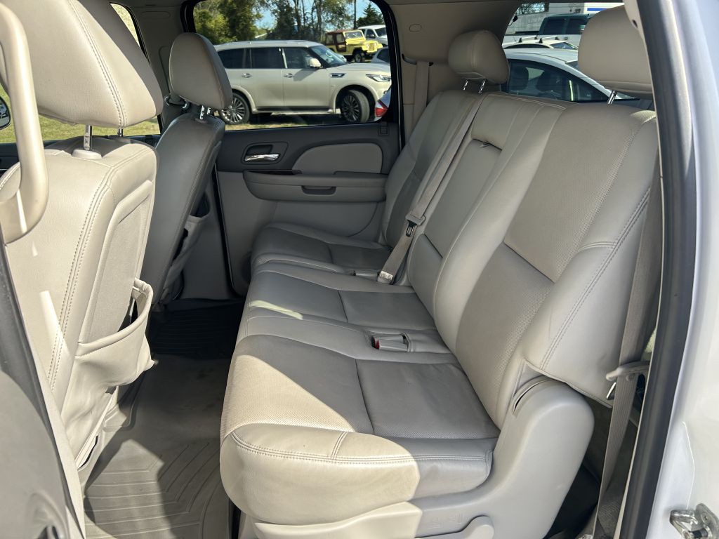 2009 Chevrolet Suburban Image 12