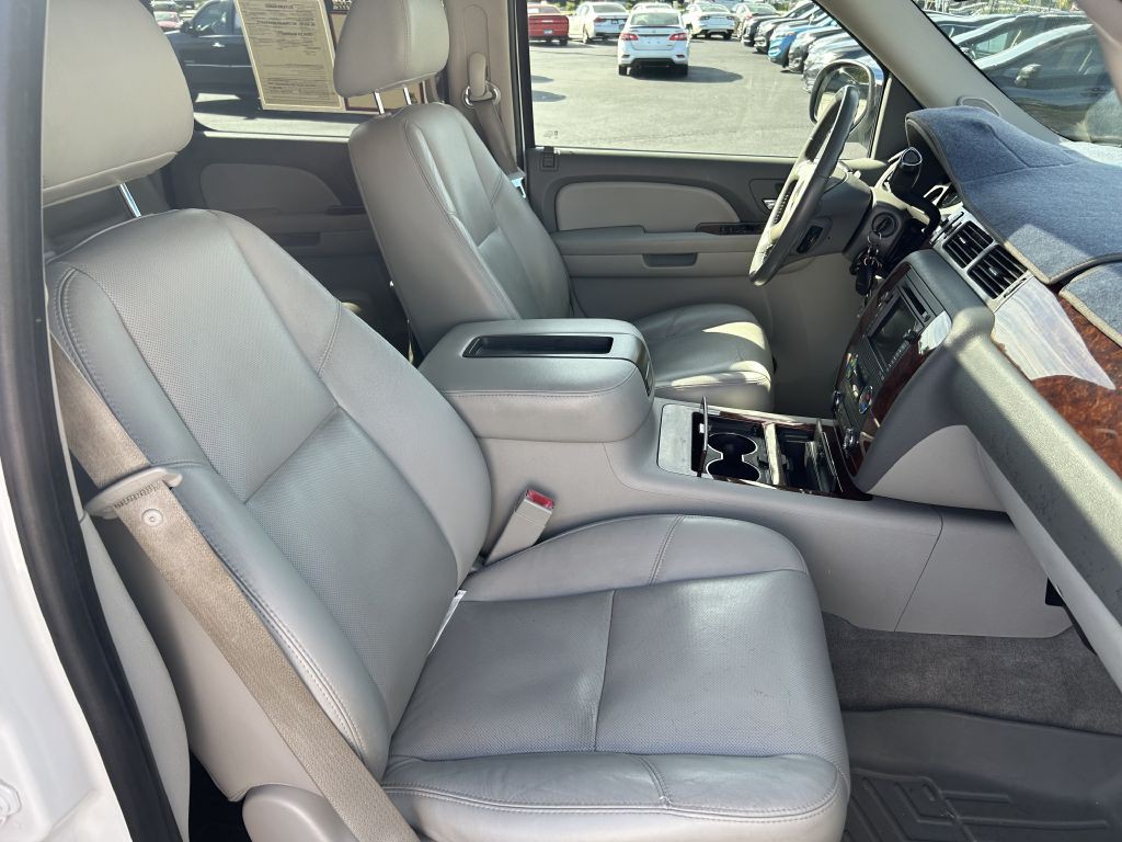 2009 Chevrolet Suburban Image 21