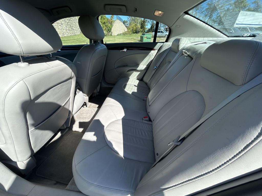 2011 Buick Lucerne Image 10