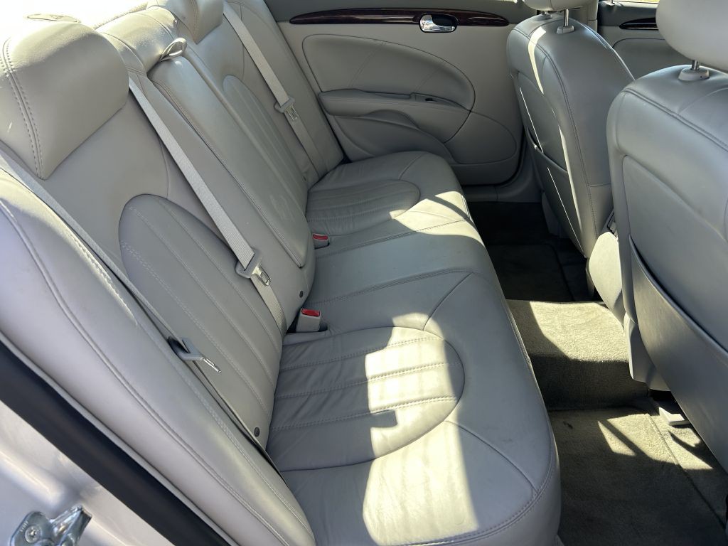 2011 Buick Lucerne Image 12