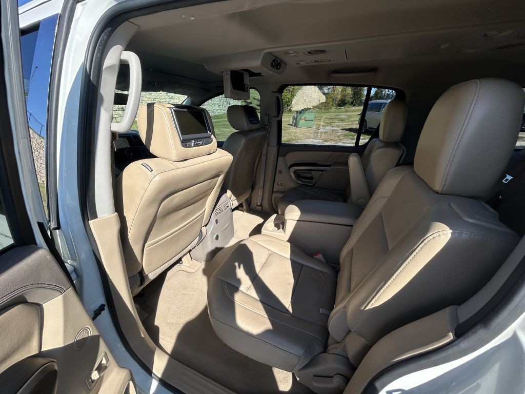2015 Nissan Armada Image 12