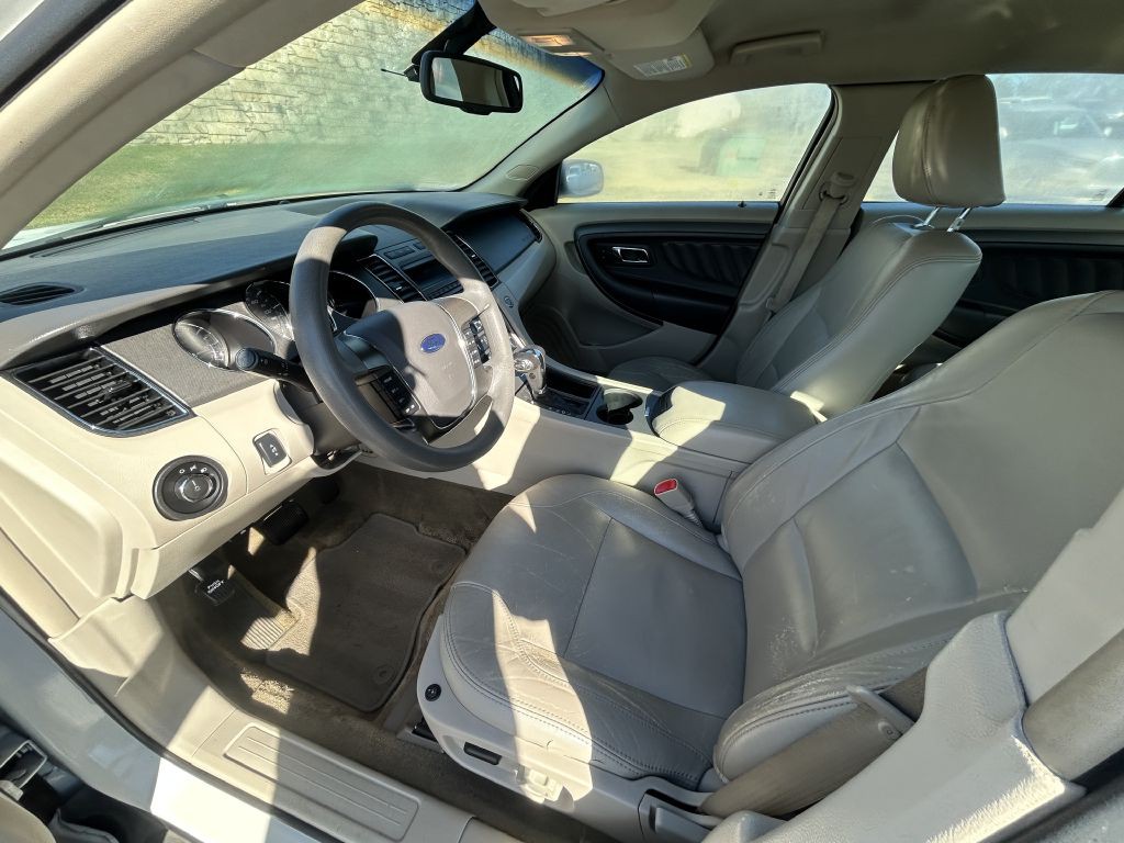 2012 Ford Taurus Image 9