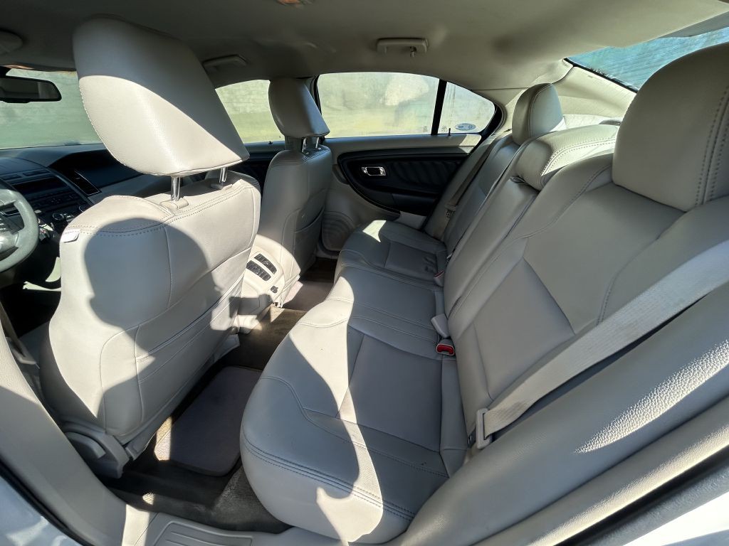 2012 Ford Taurus Image 10