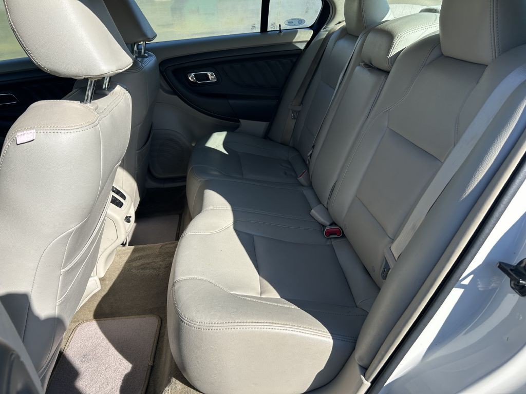 2012 Ford Taurus Image 11
