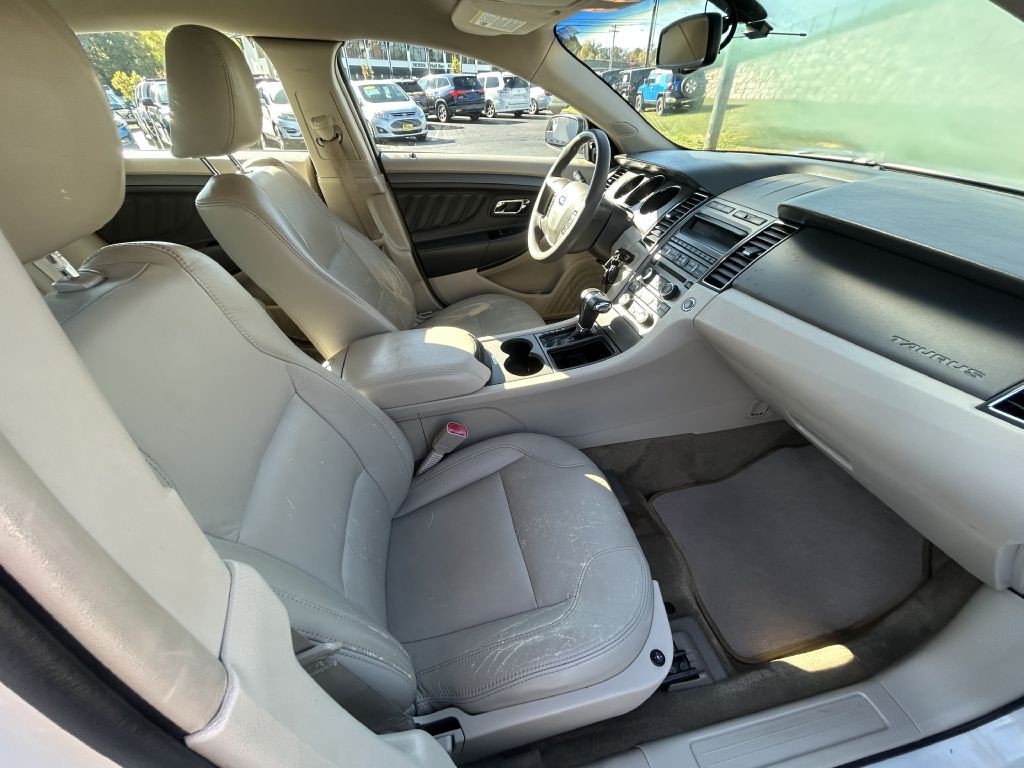 2012 Ford Taurus Image 18