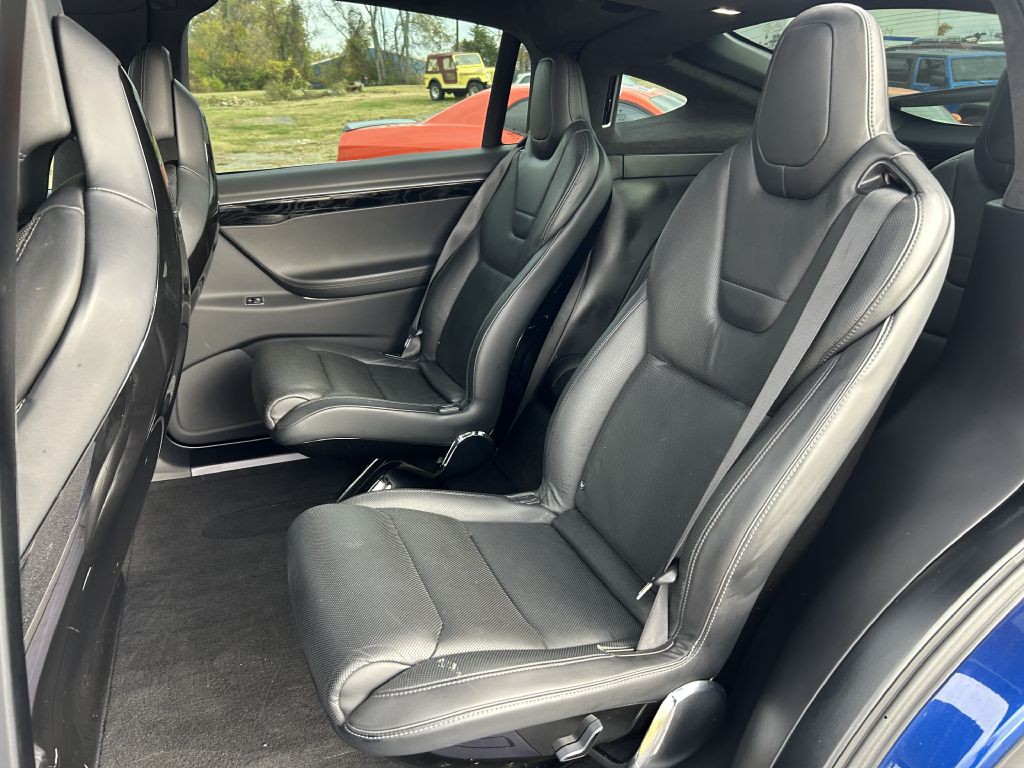 2016 Tesla Model X Image 12