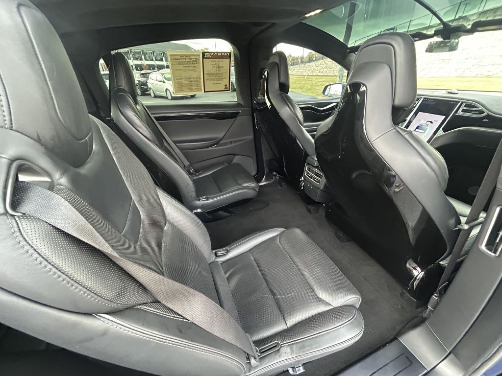 2016 Tesla Model X Image 16