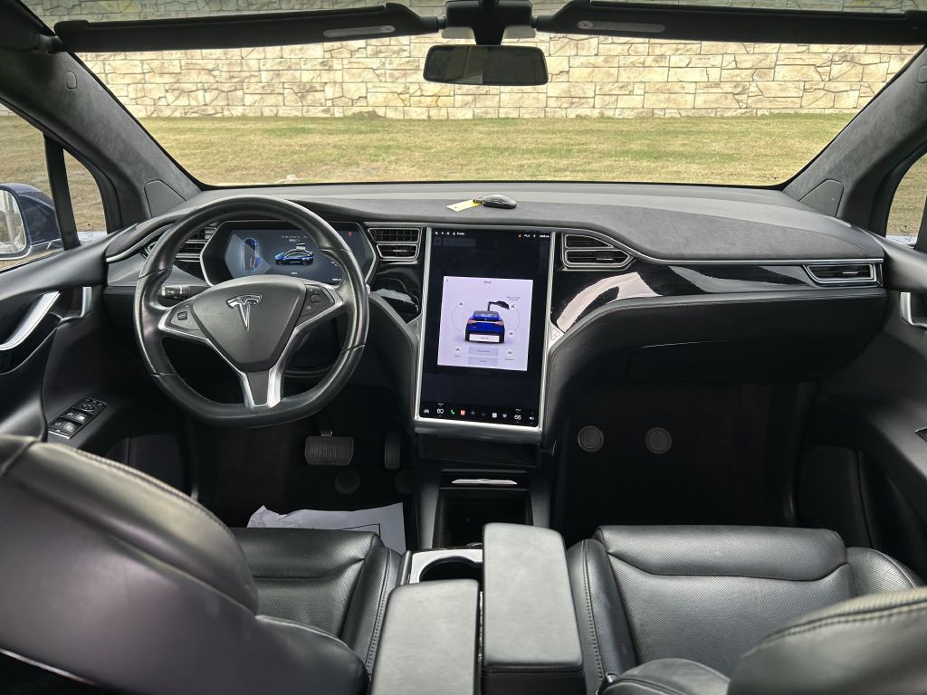 2016 Tesla Model X Image 17