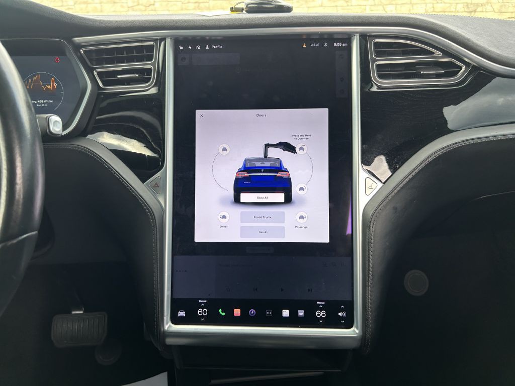 2016 Tesla Model X Image 18