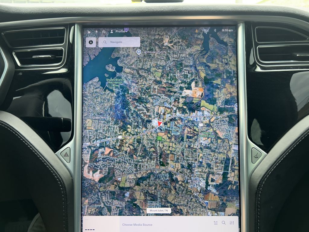 2016 Tesla Model X Image 24