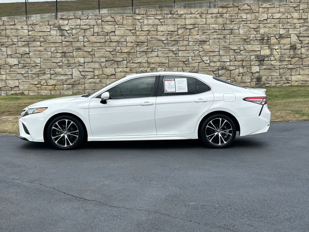 2018 Toyota Camry Image 2