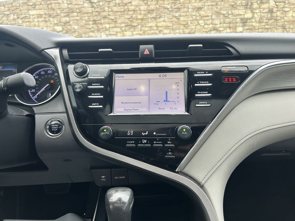 2018 Toyota Camry Image 16