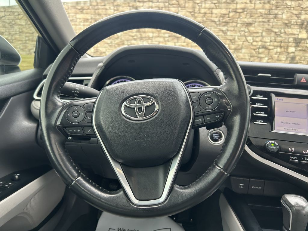 2018 Toyota Camry Image 17