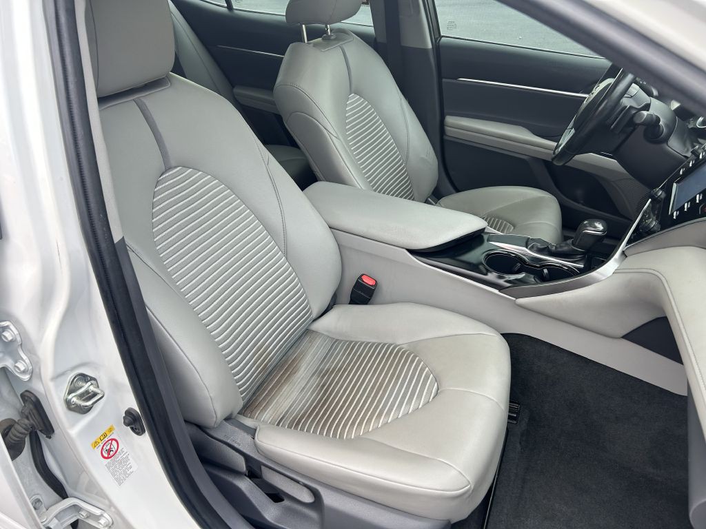 2018 Toyota Camry Image 18