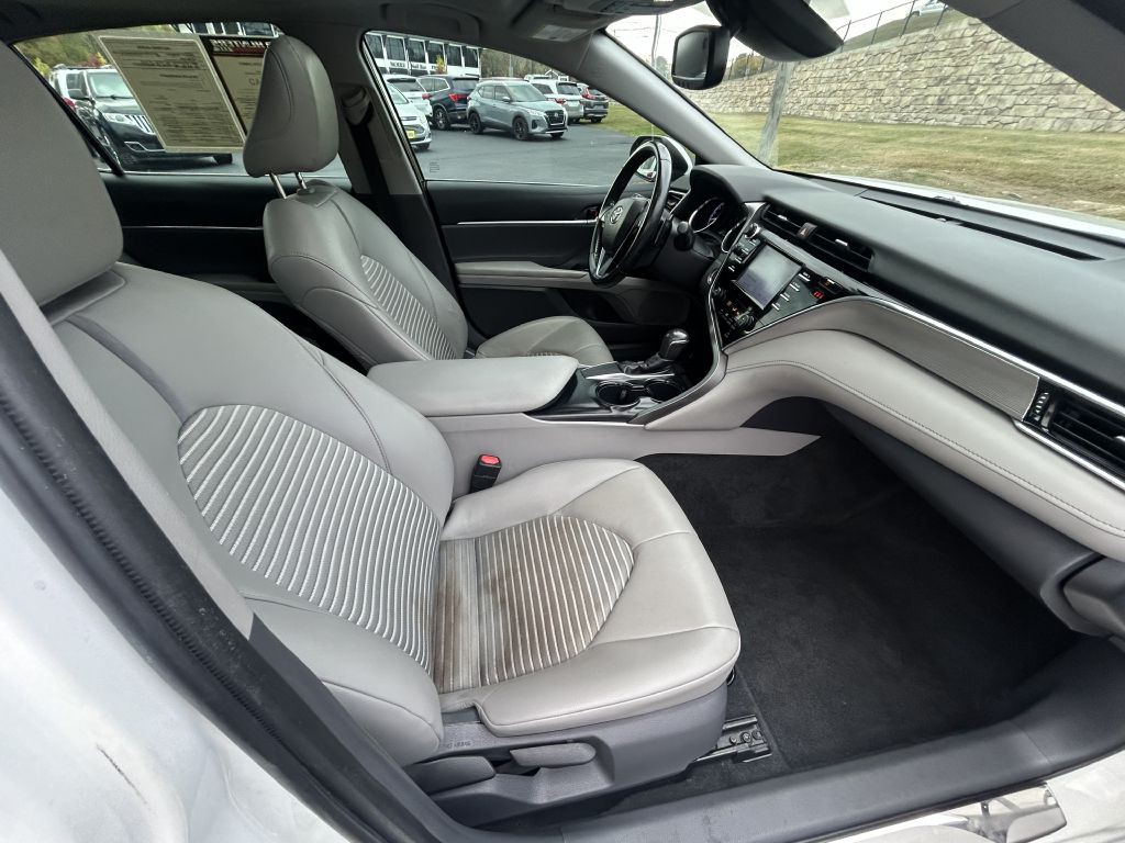 2018 Toyota Camry Image 19