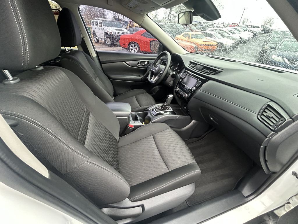 2020 Nissan Rogue Image 18