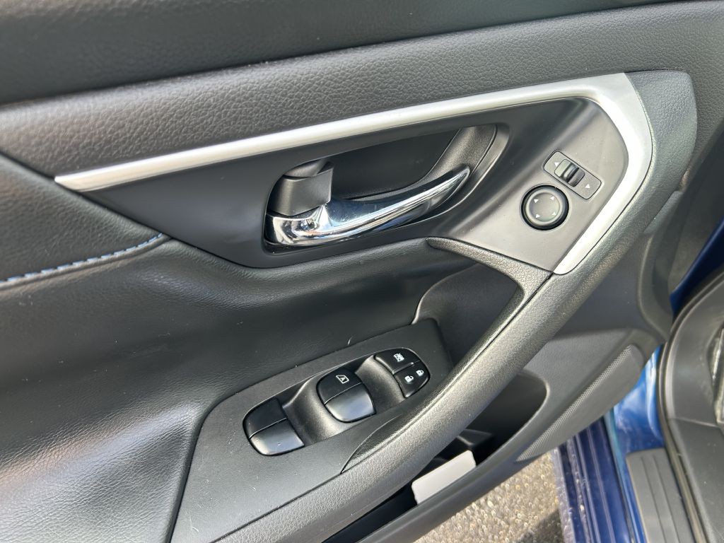 2016 Nissan Altima Image 7