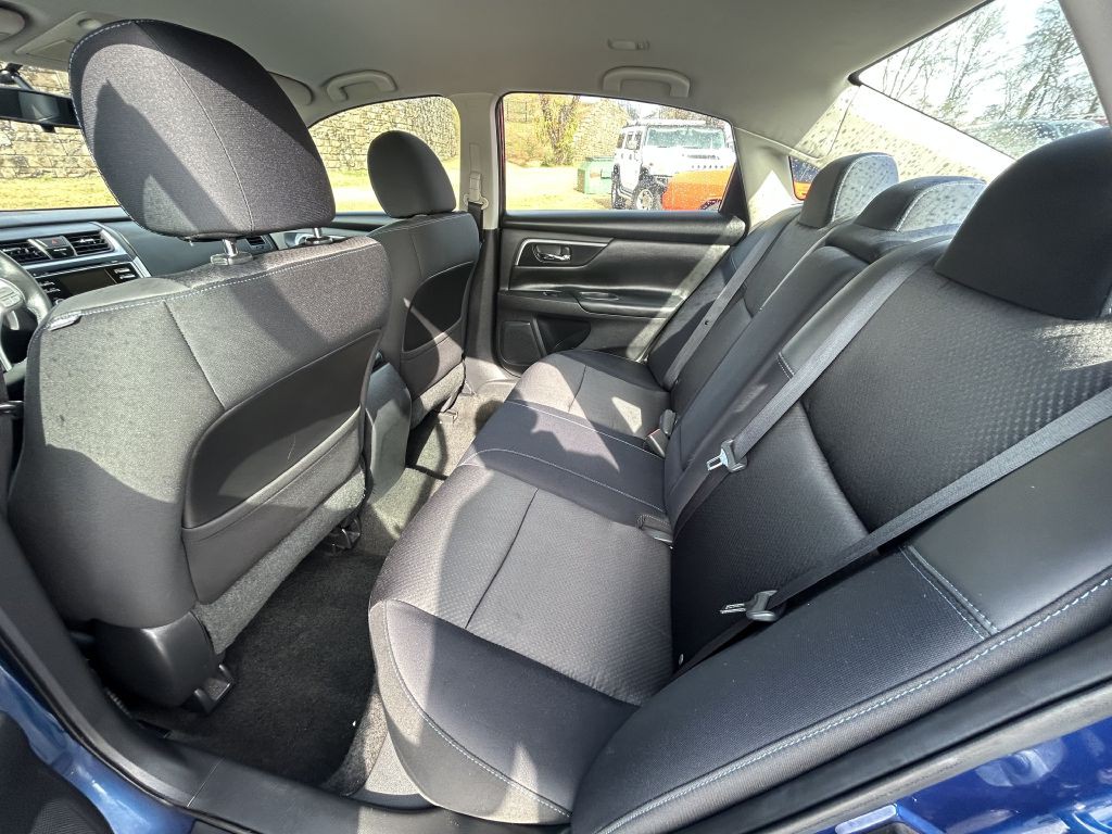2016 Nissan Altima Image 10