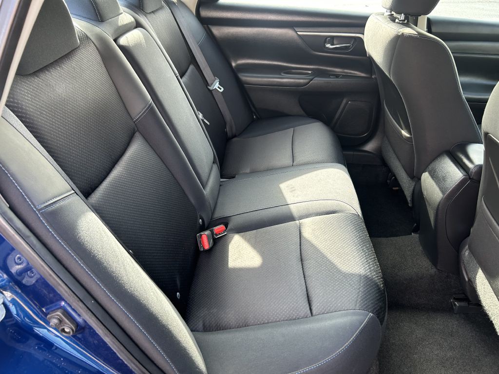 2016 Nissan Altima Image 12