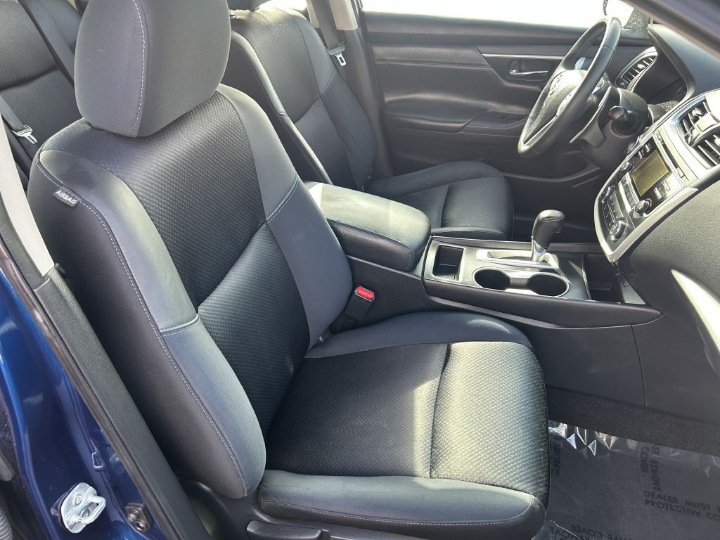 2016 Nissan Altima Image 17