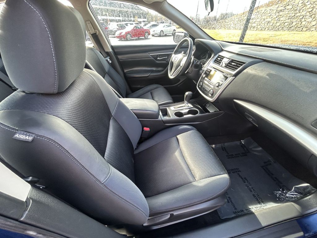 2016 Nissan Altima Image 18