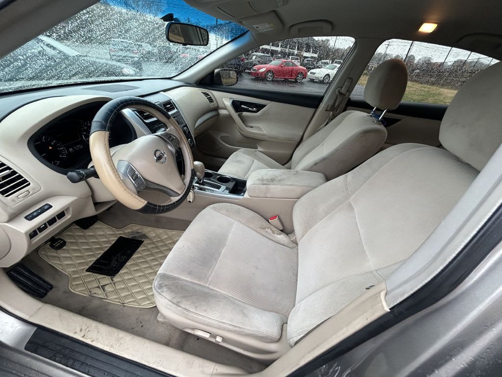 2013 Nissan Altima Image 9