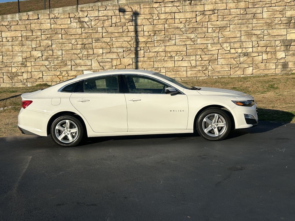 2023 Chevrolet Malibu Image 3