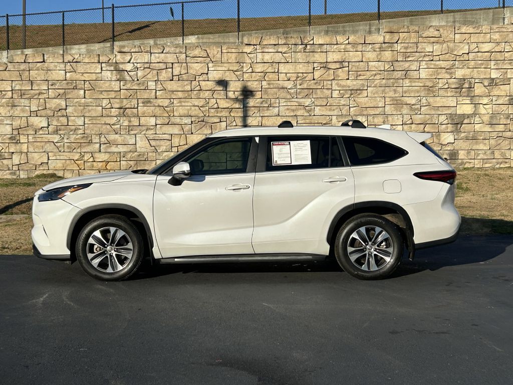 2023 Toyota Highlander Image 2