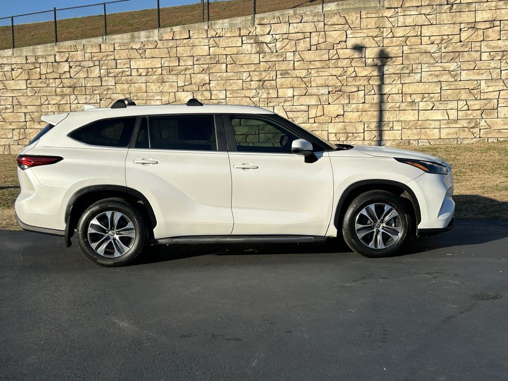 2023 Toyota Highlander Image 3