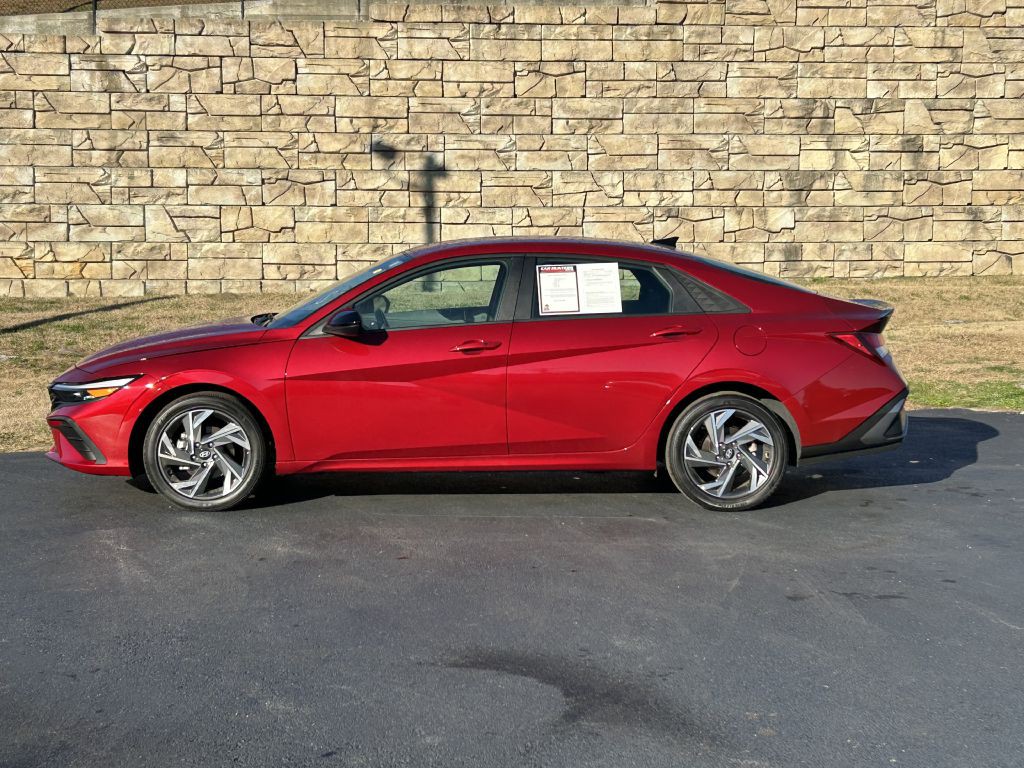 2025 Hyundai Elantra Image 2