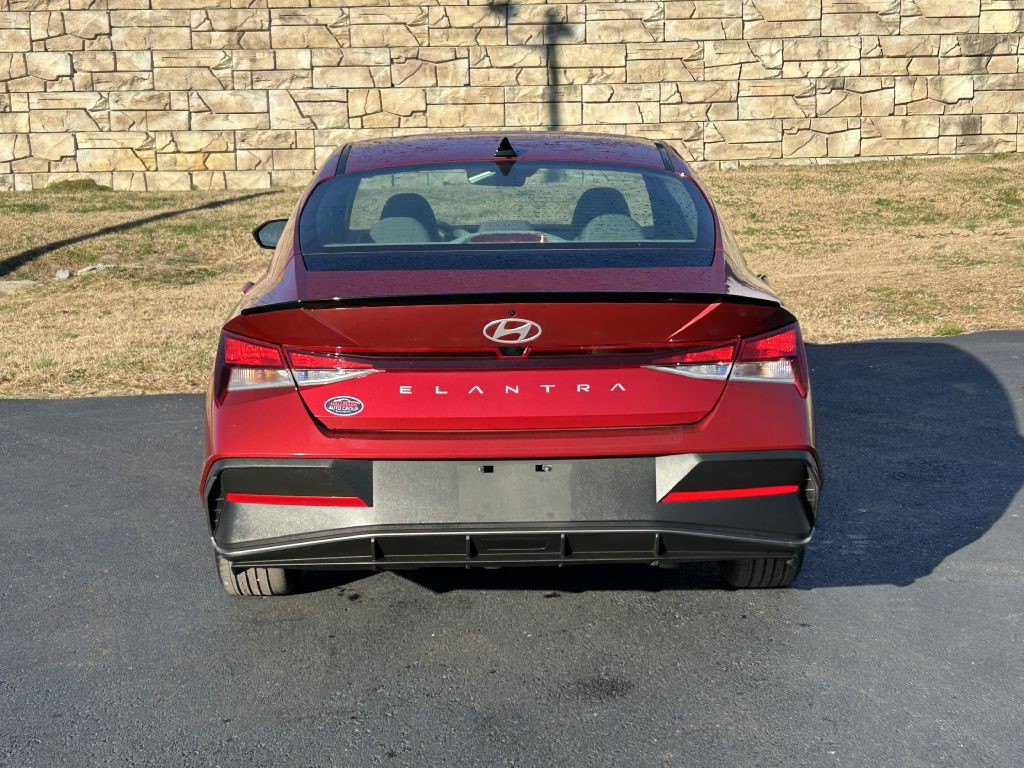 2025 Hyundai Elantra Image 5