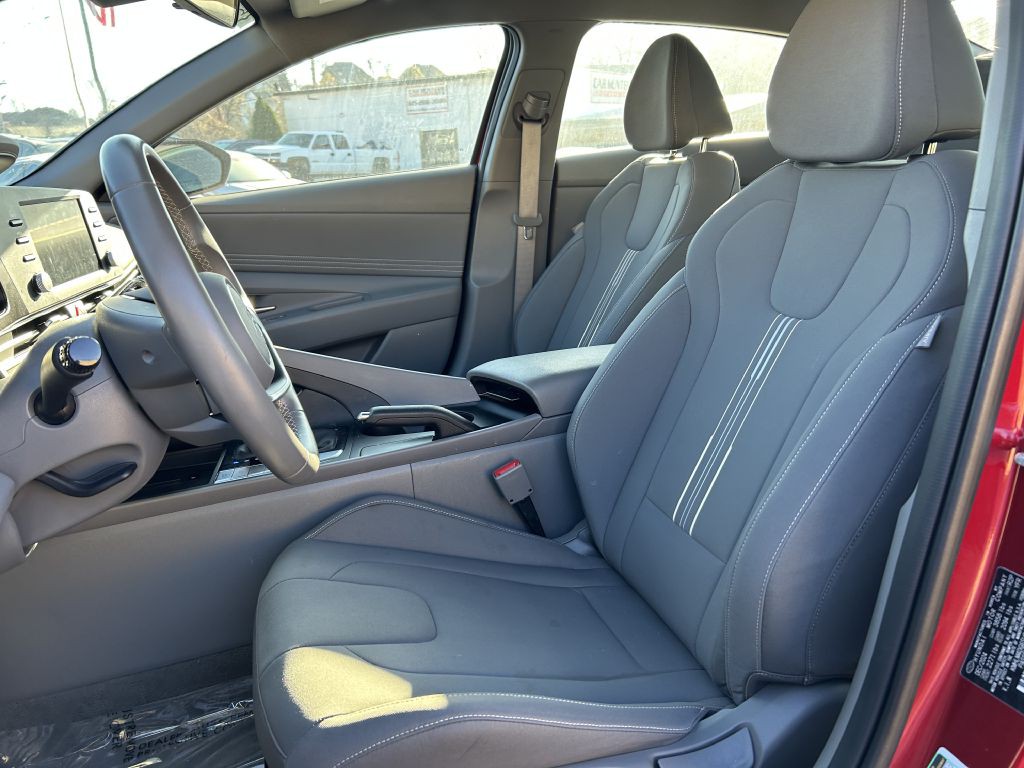 2025 Hyundai Elantra Image 8