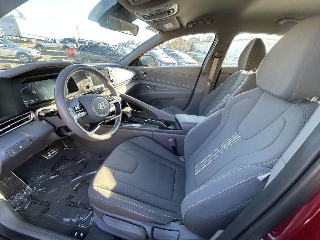 2025 Hyundai Elantra Image 9
